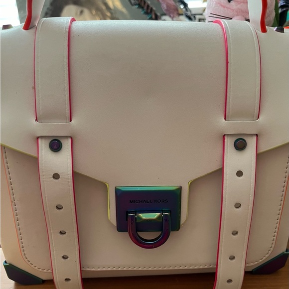 EUC beautiful Michael Kors Manhattan cross body bag with detachable strap. - Picture 2 of 9